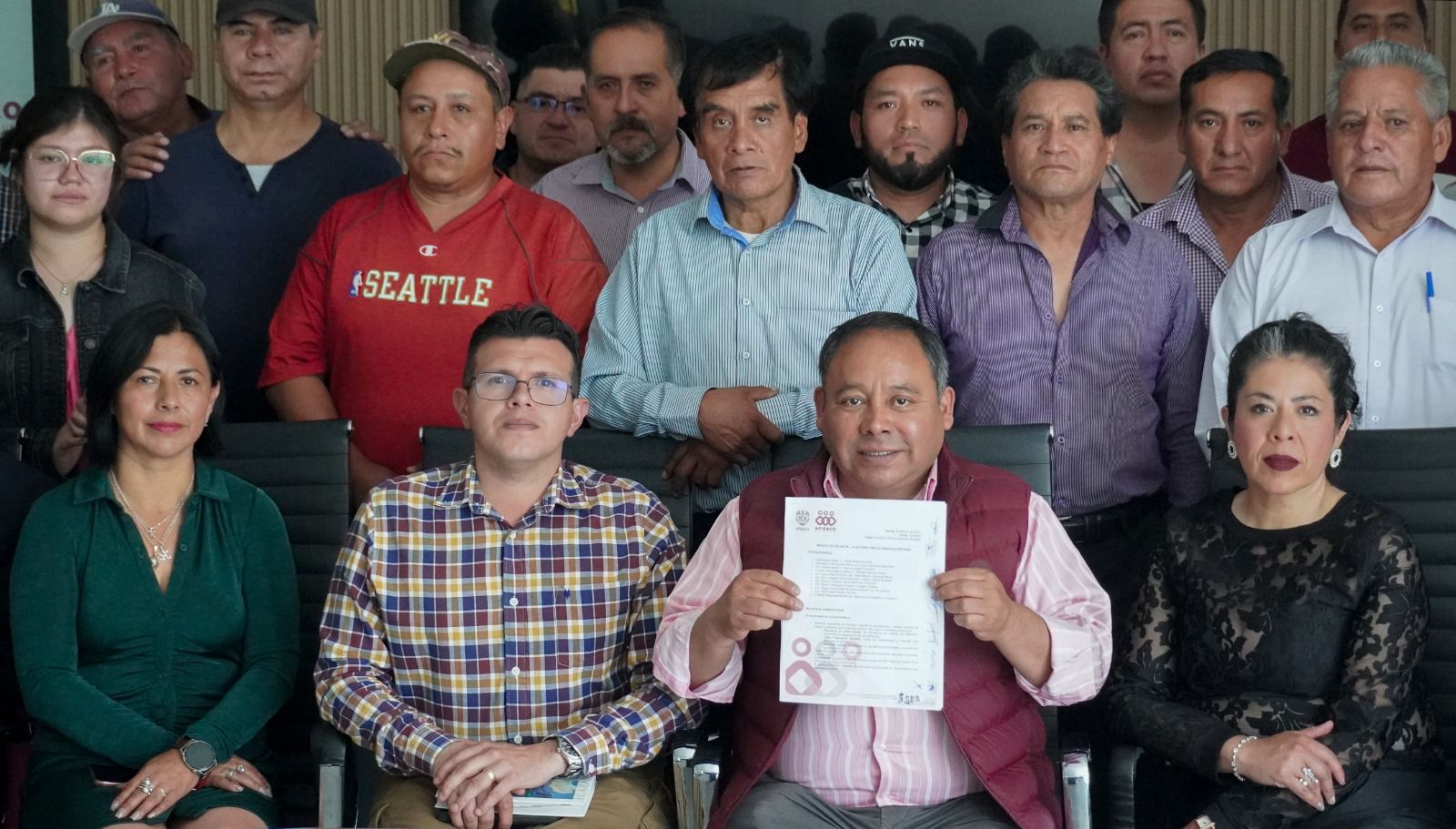 Gobierno de Apizaco firma acuerdos con representantes del transporte público para mejorar la movilidad